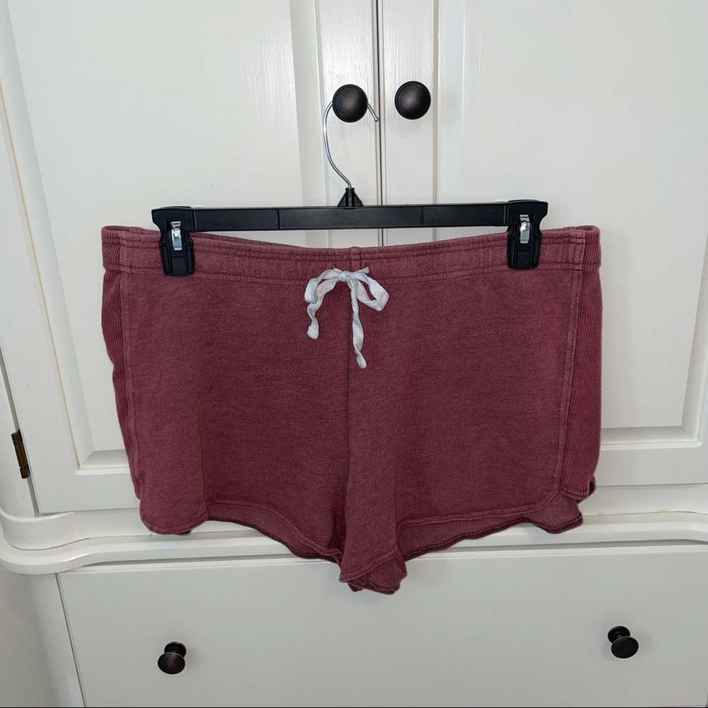 Dusty pink drawstring pull-on lounge shorts—SO